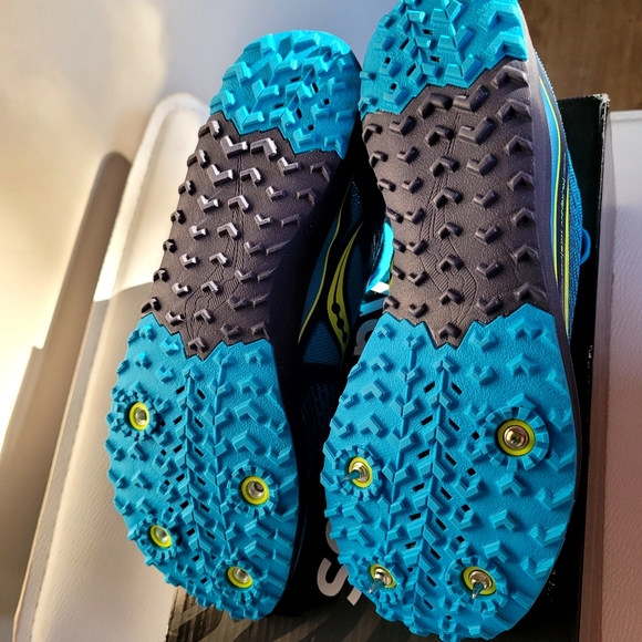 Saucony running shoes with spike - Picture 3 of 7